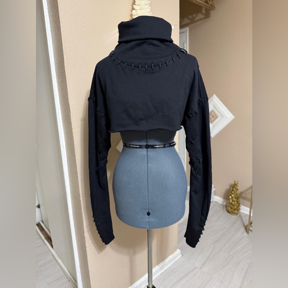 ALO Yoga Black Cropped turtle neck Sweater